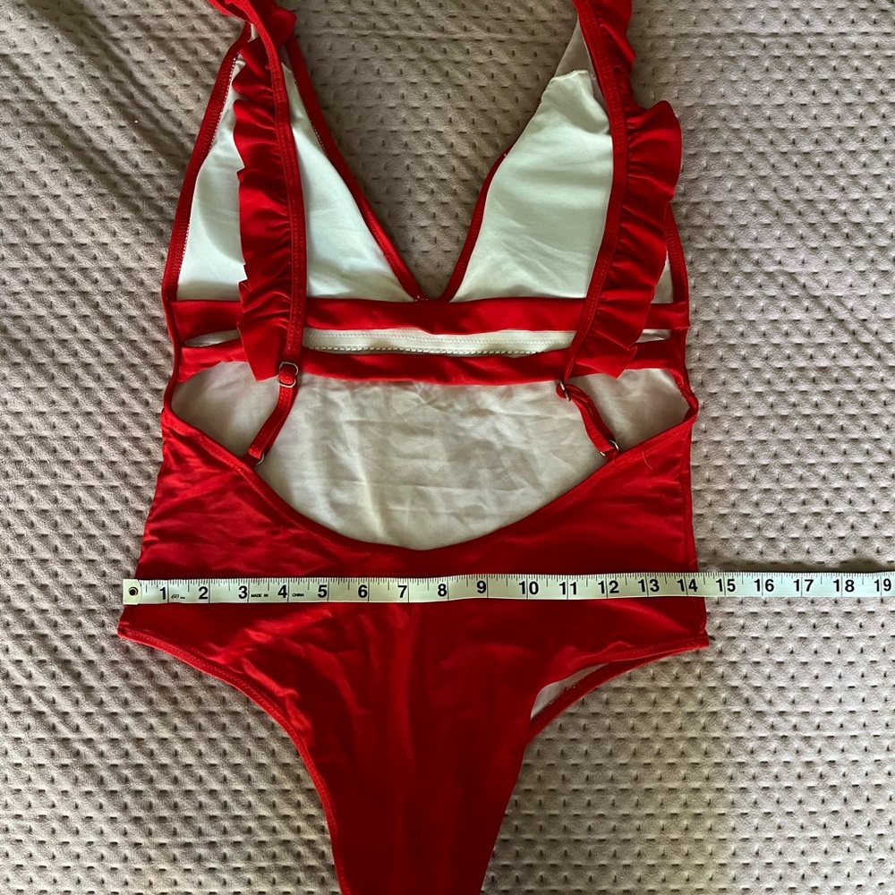 Bikinis - Picture 3 of 4